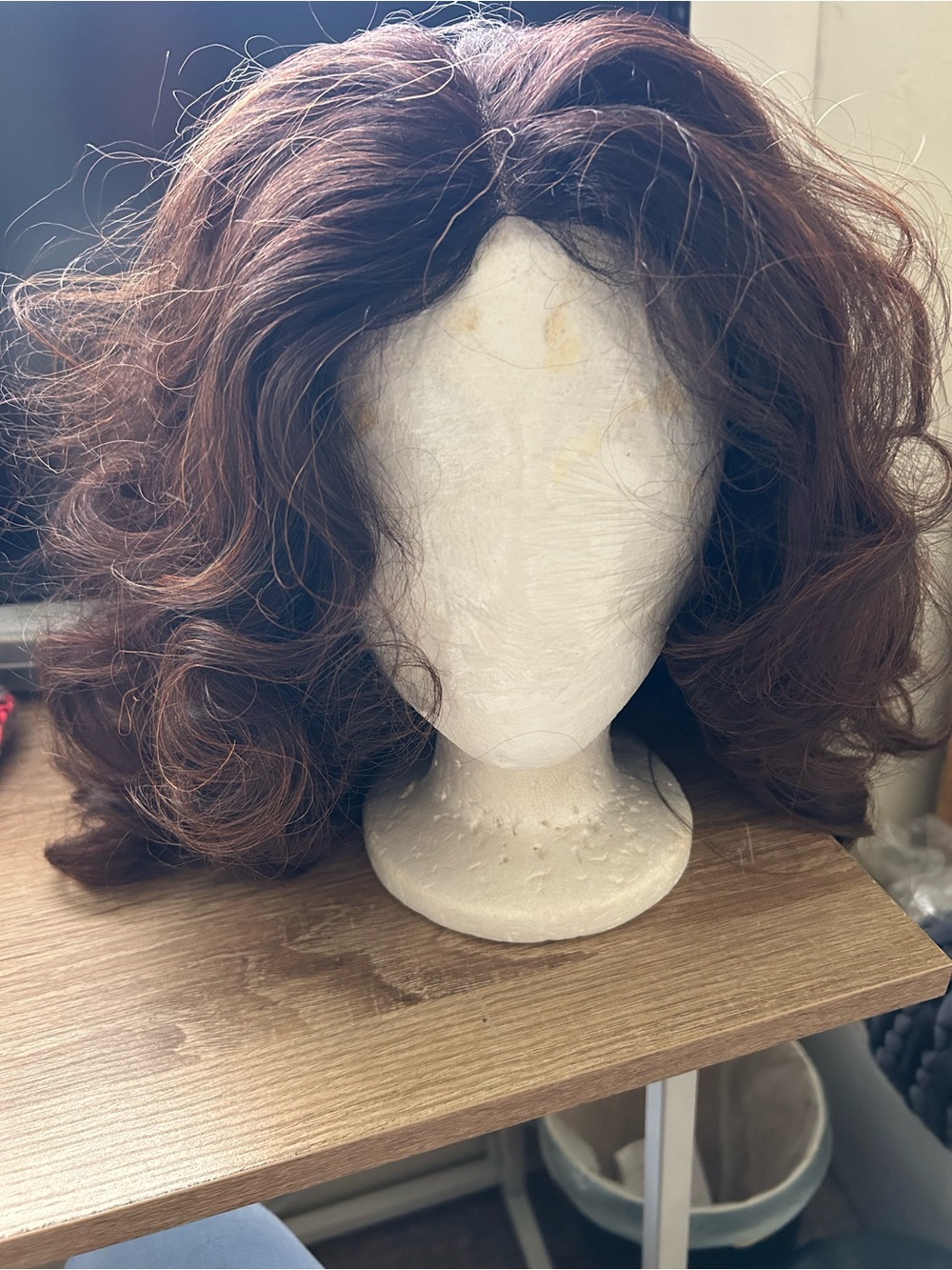 Soft Wavy Women's Wig in Chestnut Brown - Unbranded